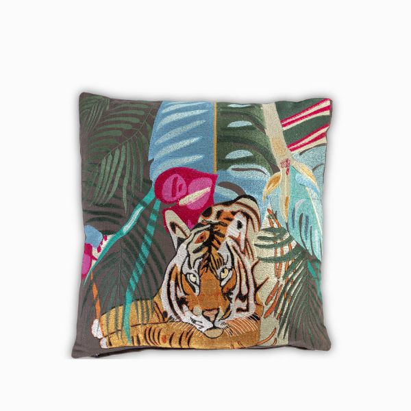 Cojin tigre con ramas