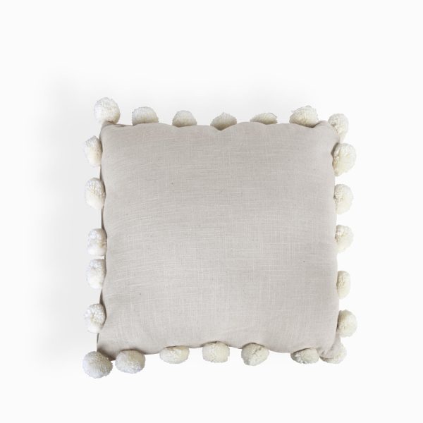Cojin pompones natural 45x45cm