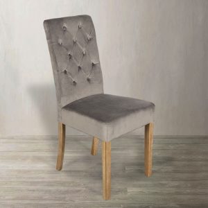 Silla de comedor con espaldar alto capitoneado velvet gris