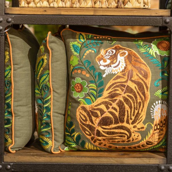 Cojin verde con tigre 45x45cm - Imagen 2