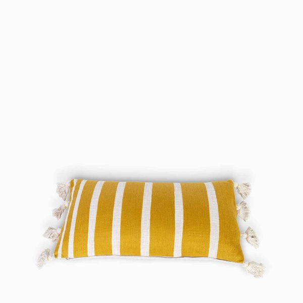 Cojin rayas mostaza pompones 30x60cm