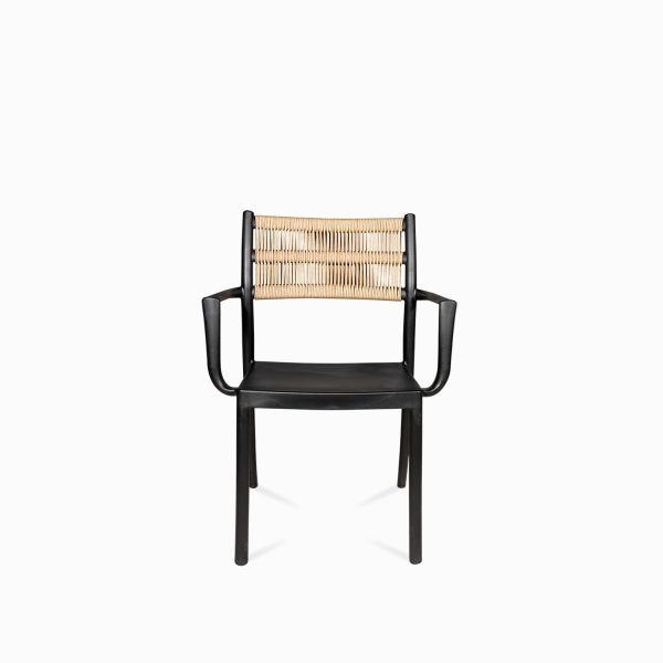 Silla brazos negra con espaldar cuerdas café