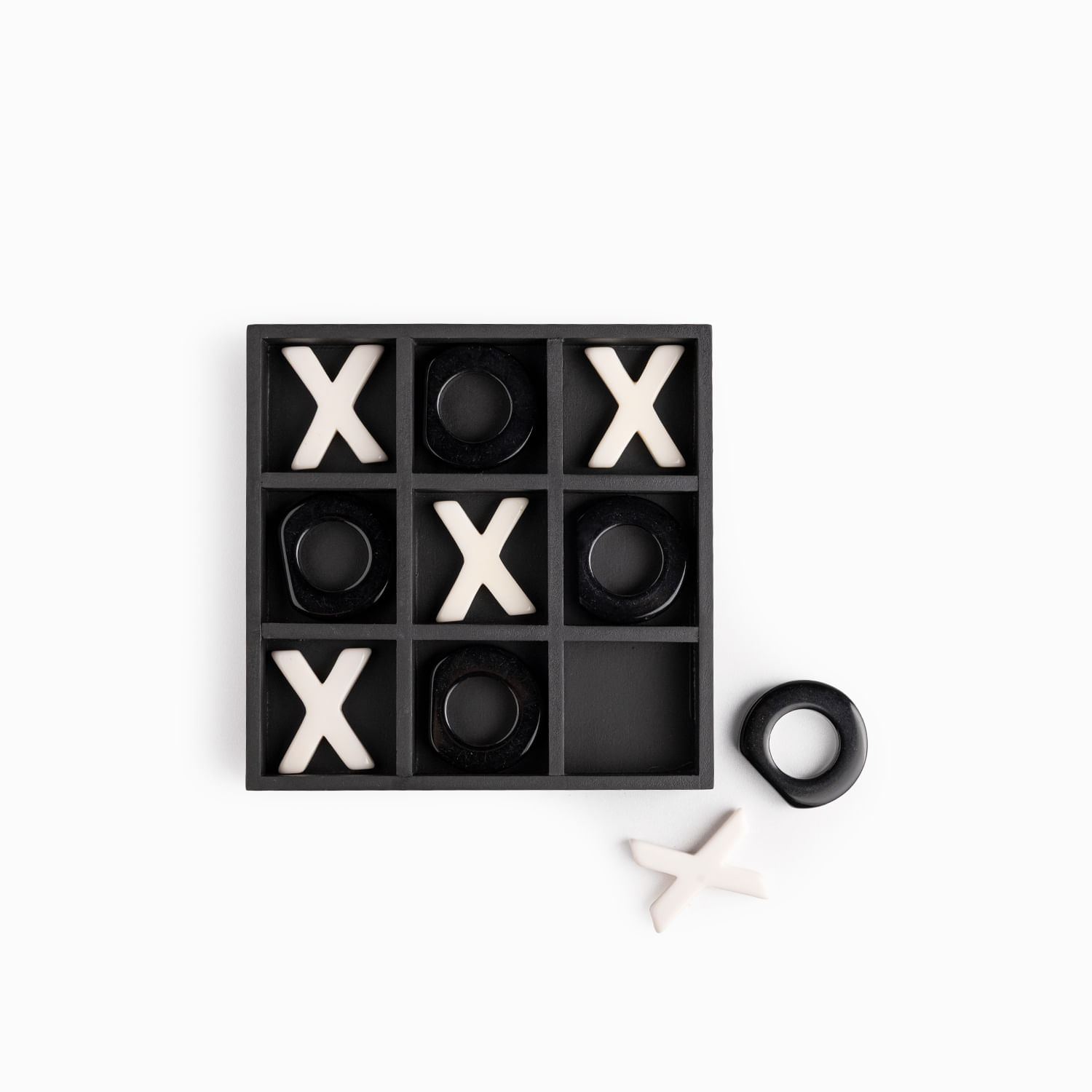 Juego tres en raya blanco y negro - Imagen 3