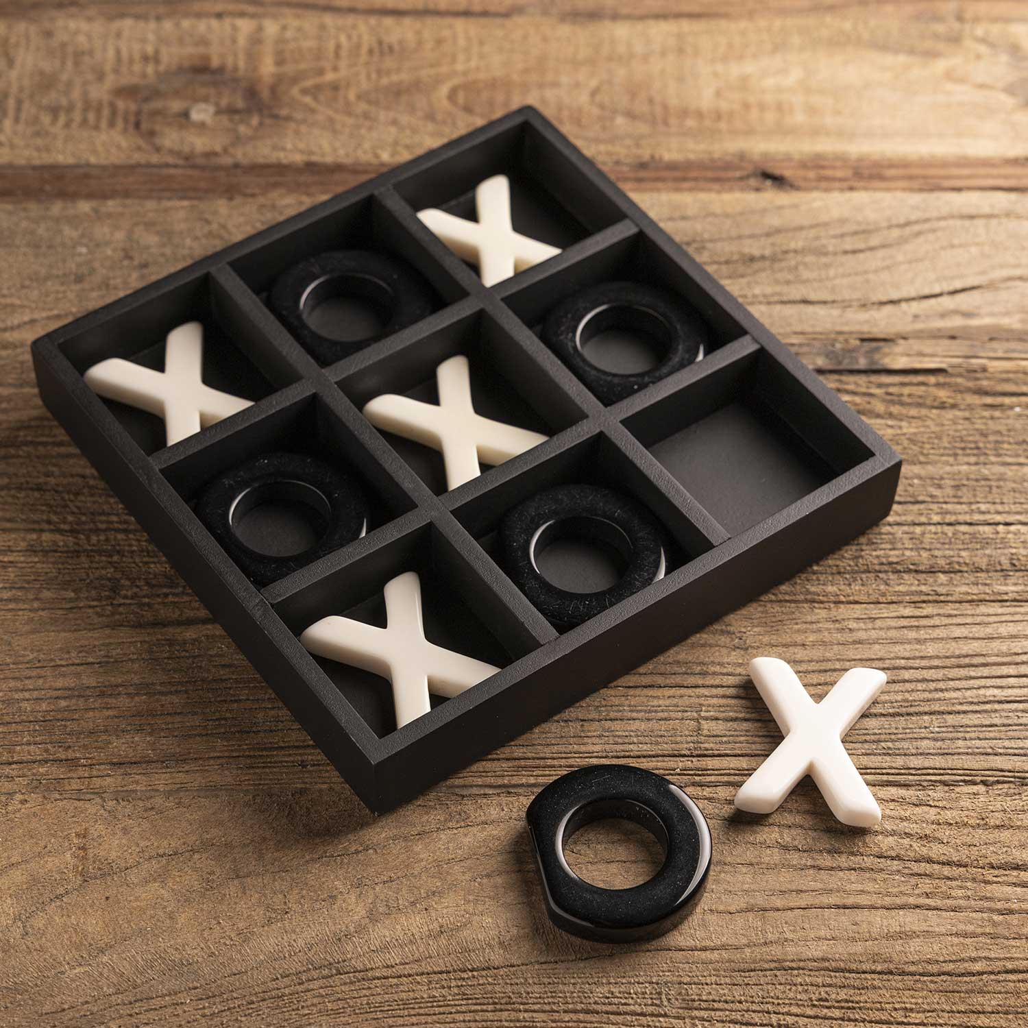 Juego tres en raya blanco y negro - Imagen 2