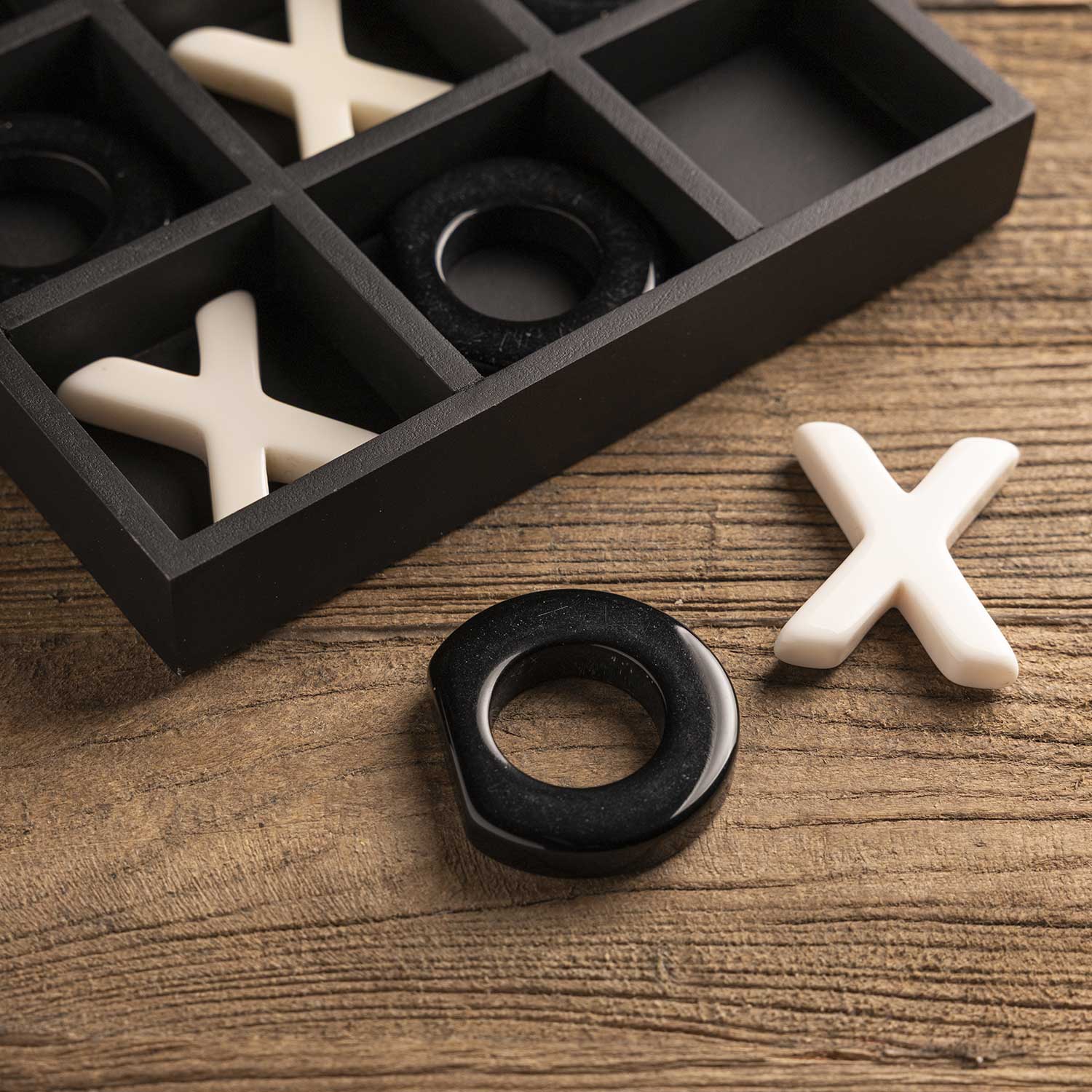 Juego tres en raya blanco y negro - Imagen 5