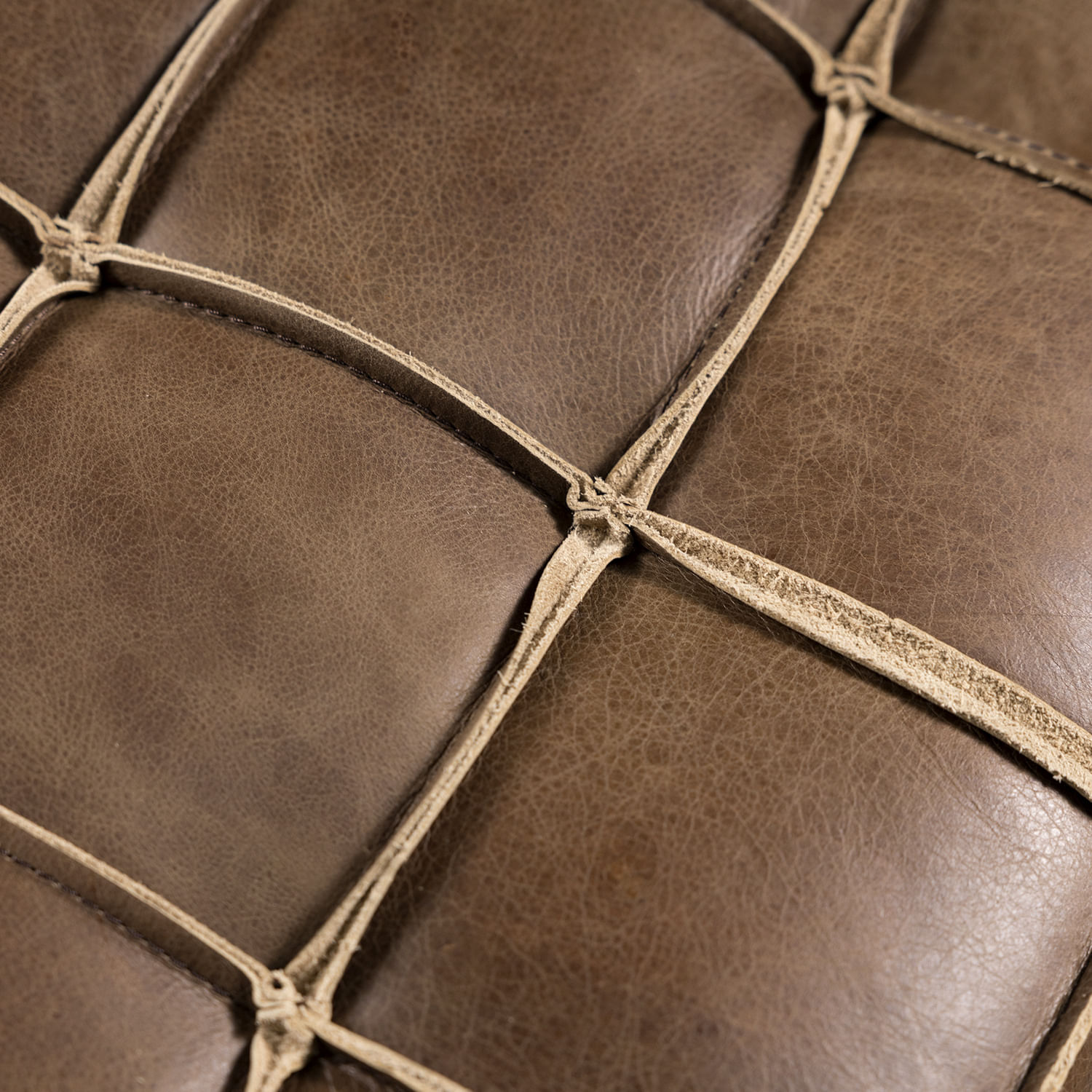 Poltrona nicola capitoneada miel - Imagen 4