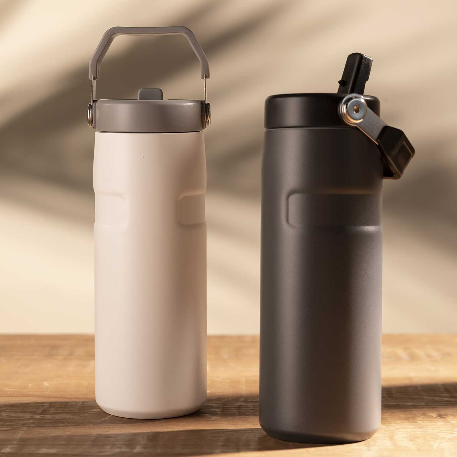 Termo doble pared con pitillo gris 500ml - Imagen 3